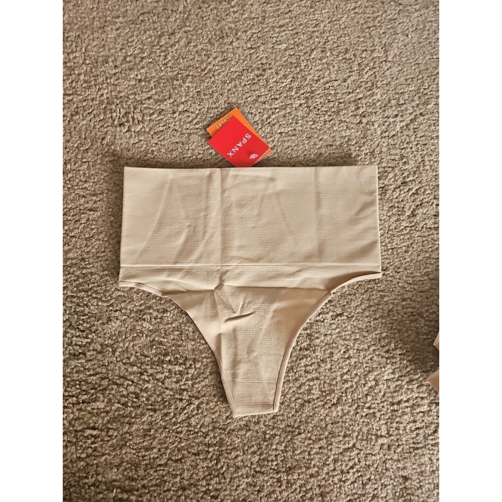 SPANX Everyday Shaping Thong Core Control Shapewear Underwear Size Medium Nude